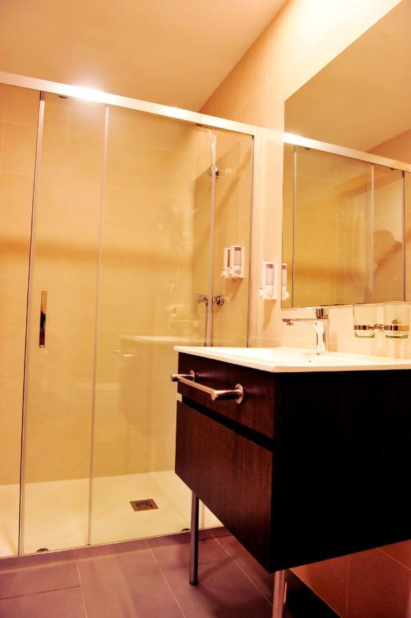 6 Bis Hotel Кастельдефельс Экстерьер фото