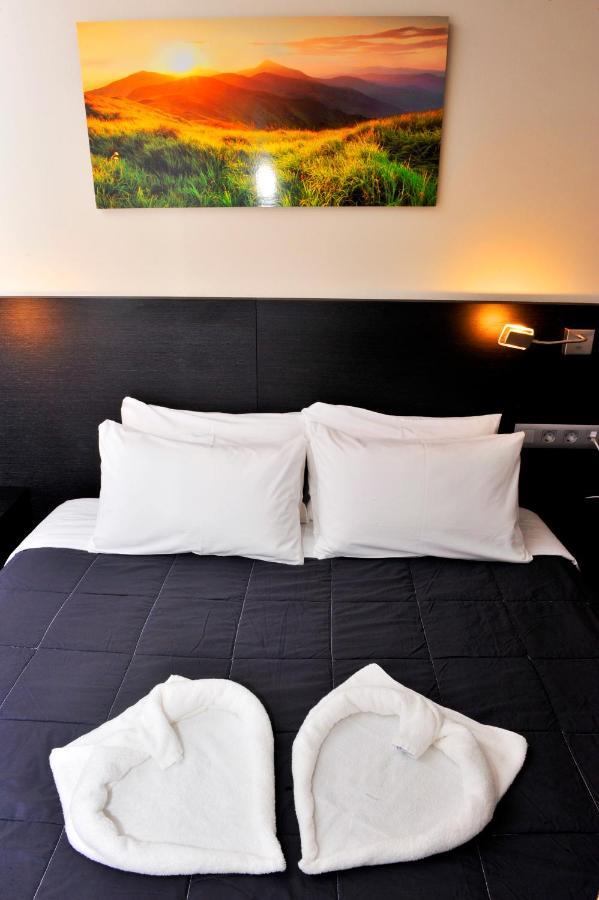 6 Bis Hotel Кастельдефельс Экстерьер фото