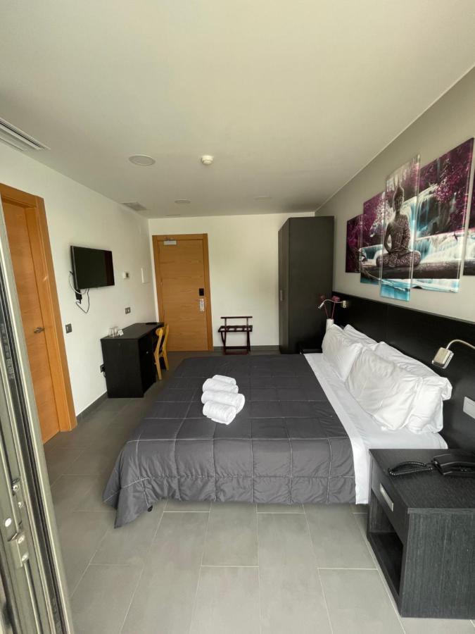 6 Bis Hotel Кастельдефельс Экстерьер фото